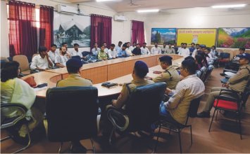 छात्र संघ चुनाव , पुलिस और संभावित प्रत्याशियों के बीच बैठक