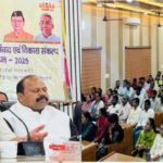 खटीमा ब्लॉक सभागार में त्रिस्तरीय पंचायत प्रतिनिधि संवाद एवं विकास संकल्प सेवा सेतु सम्मेलन