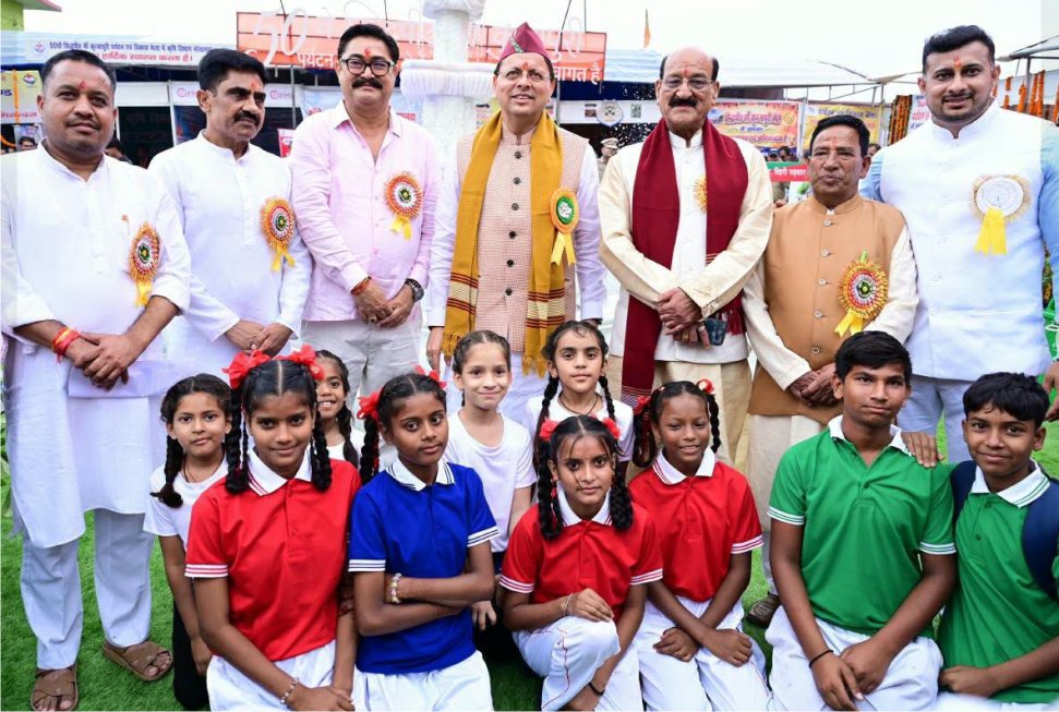 मुख्यमंत्री ने किया नरेंद्रनगर में 50वें सिद्धपीठ श्री कुंजापुरी पर्यटन एवं विकास मेले का ध्वजारोहण कर शुभारंभ