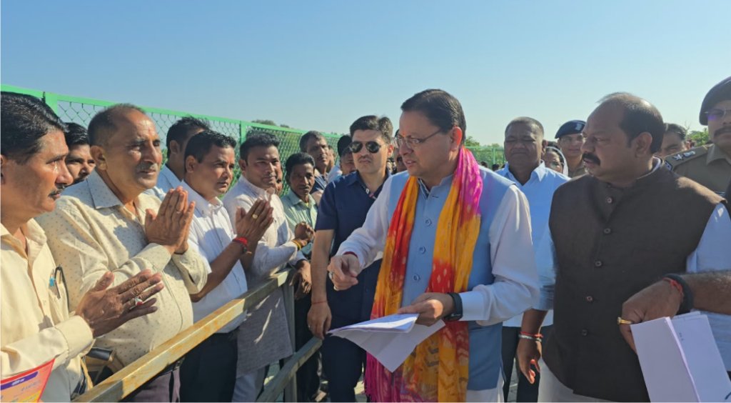मुख्यमंत्री ने सुनीं जनसमस्याएं, अधिकारियों को दिए त्वरित समाधान के निर्देश