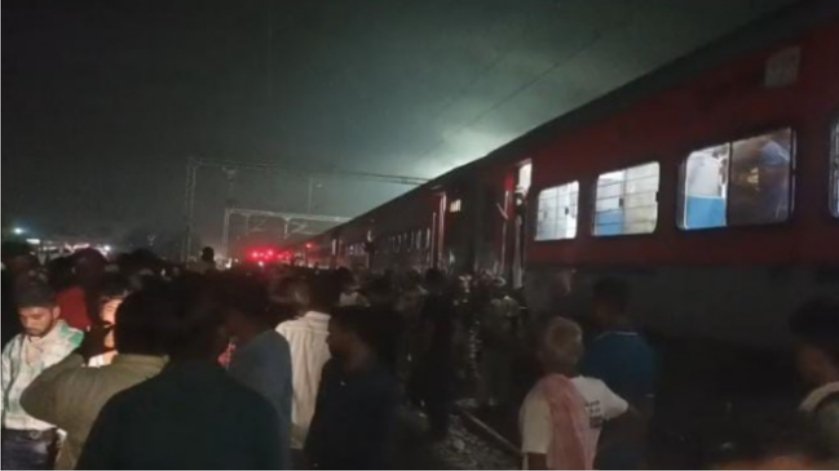 शहीद एक्सप्रेस के स्लीपर कोच एस-6 में आग लगने से यात्रियों में मची अफरातफरी