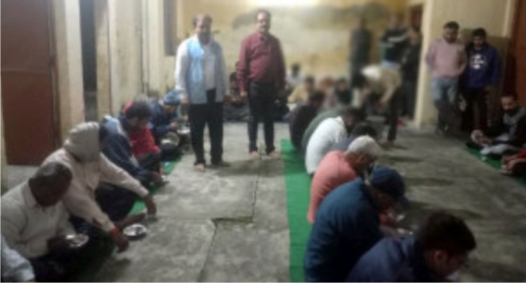 काशीपुर : श्रीराधेहरि धर्मार्थ आयुर्वैदिक औषधालय ने औषधीय गुणों युक्त खीर वितरण