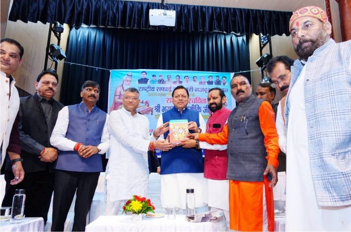 महर्षि वाल्मीकि प्रकटोत्सव के अवसर पर मुख्यमंत्री ने किया शोभा यात्रा कार्यक्रम में प्रतिभाग