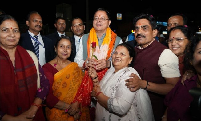 मुख्यमंत्री का ऋषिकेश के नटराज चौक पर किया महिलाओं एवं युवाओं ने उत्साहपूर्वक स्वागत